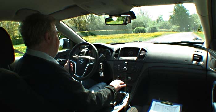50 km/t. op ad sej bakke i 2. og 3. gear. Indg&aring;r, n&aring;r m&aring;lingen skal v&aelig;re realistisk.